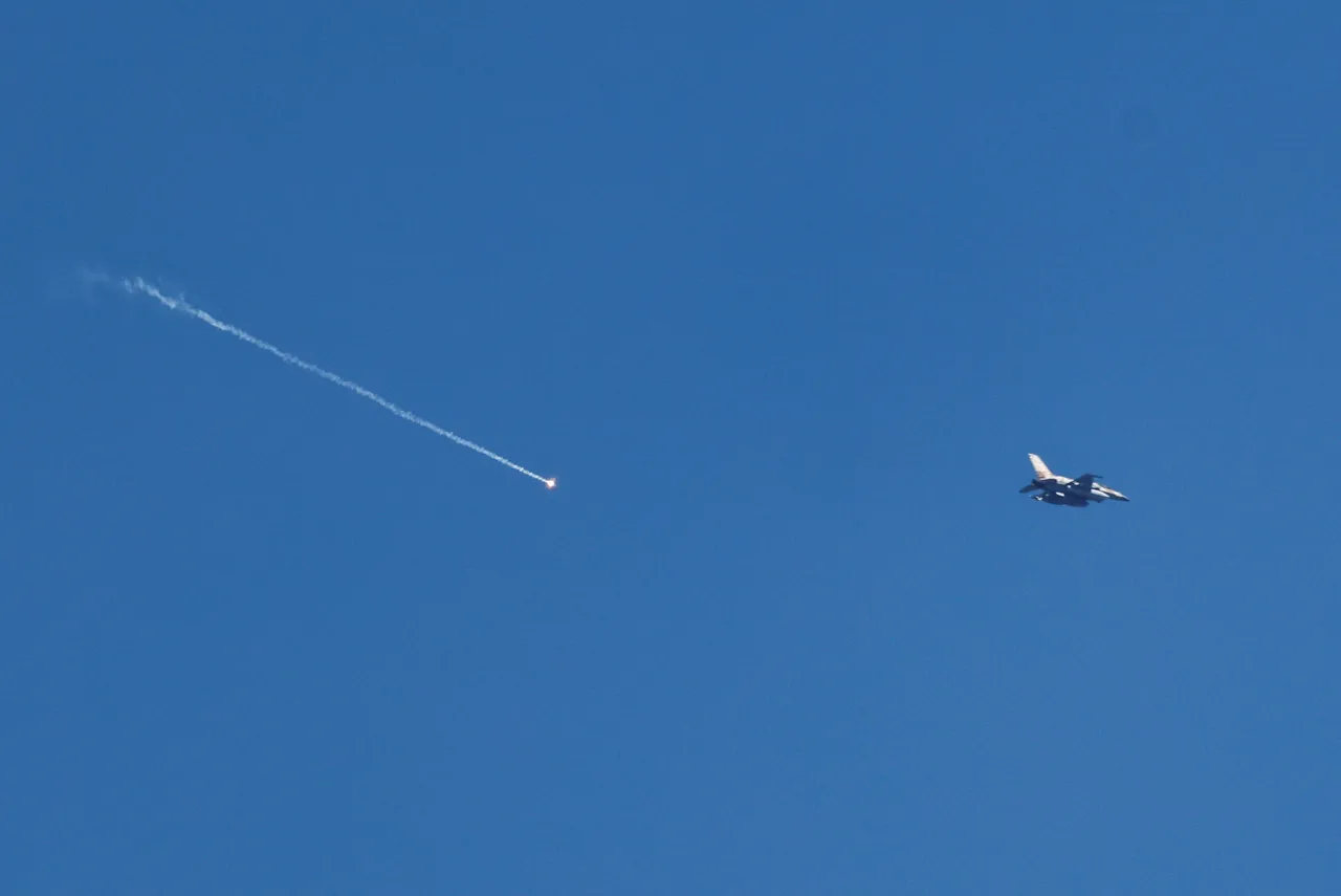 كۇۋەيتتىكى ئامېرىكا ھاۋا ئارمىيە بازىسى يېقىنىدا بىر ئۇرۇش ئايروپىلانى چۈشۈپ كەتكەن