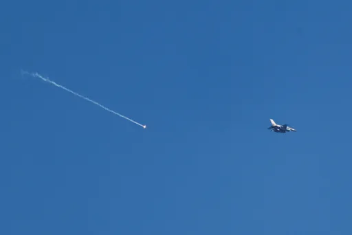 كۇۋەيتتىكى ئامېرىكا ھاۋا ئارمىيە بازىسى يېقىنىدا بىر ئۇرۇش ئايروپىلانى چۈشۈپ كەتكەن