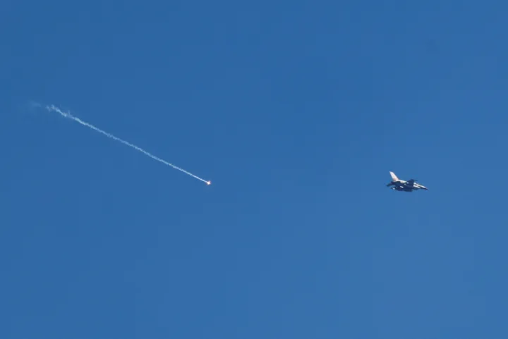 كۇۋەيتتىكى ئامېرىكا ھاۋا ئارمىيە بازىسى يېقىنىدا بىر ئۇرۇش ئايروپىلانى چۈشۈپ كەتكەن