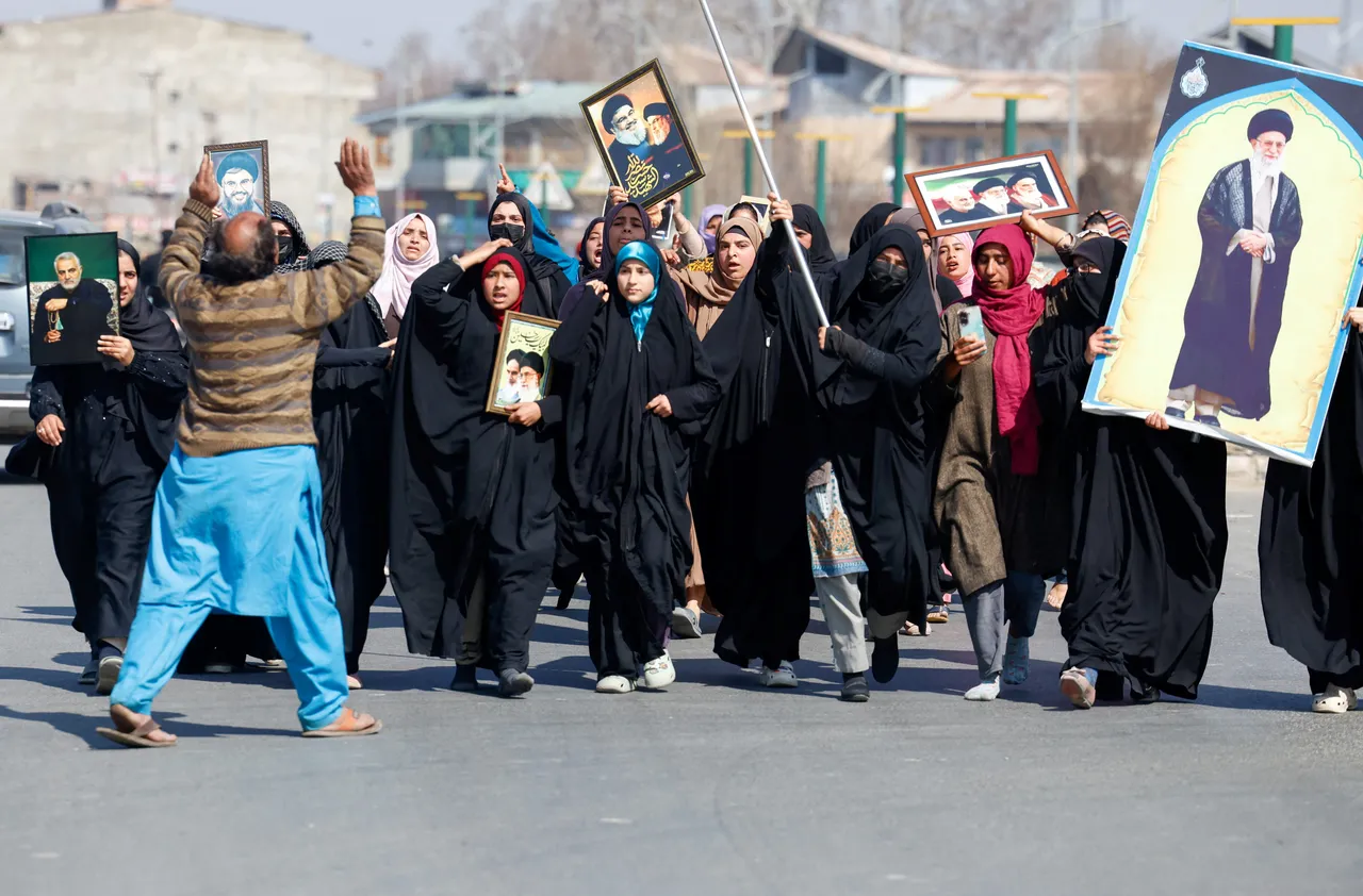 ईरान के खामेनेई की हत्या के विरोध में भारतीय प्रशासित कश्मीर में लगाए गए प्रतिबंध।