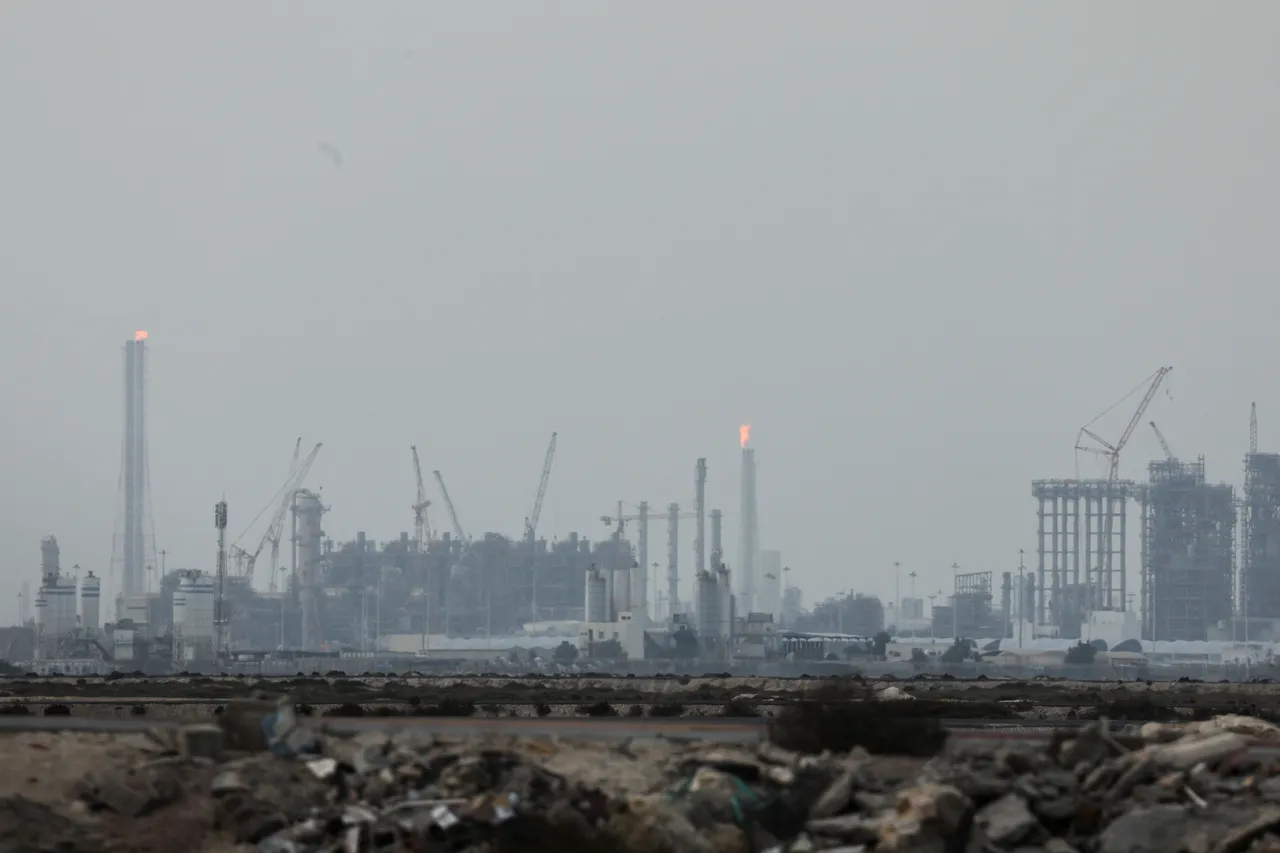 Frappes iraniennes: la compagnie publique QatarEnergy interrompt la production de GNL