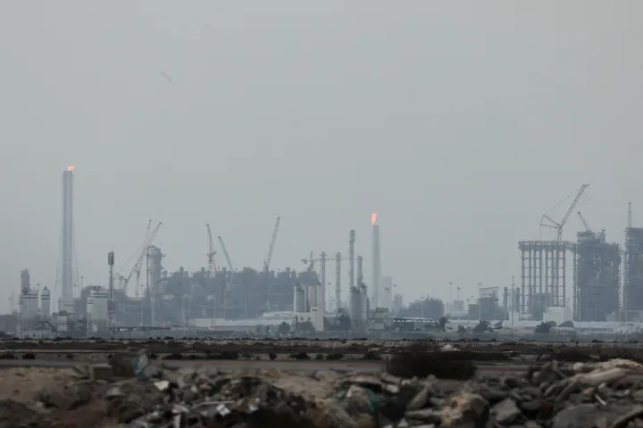 Frappes iraniennes: la compagnie publique QatarEnergy interrompt la production de GNL