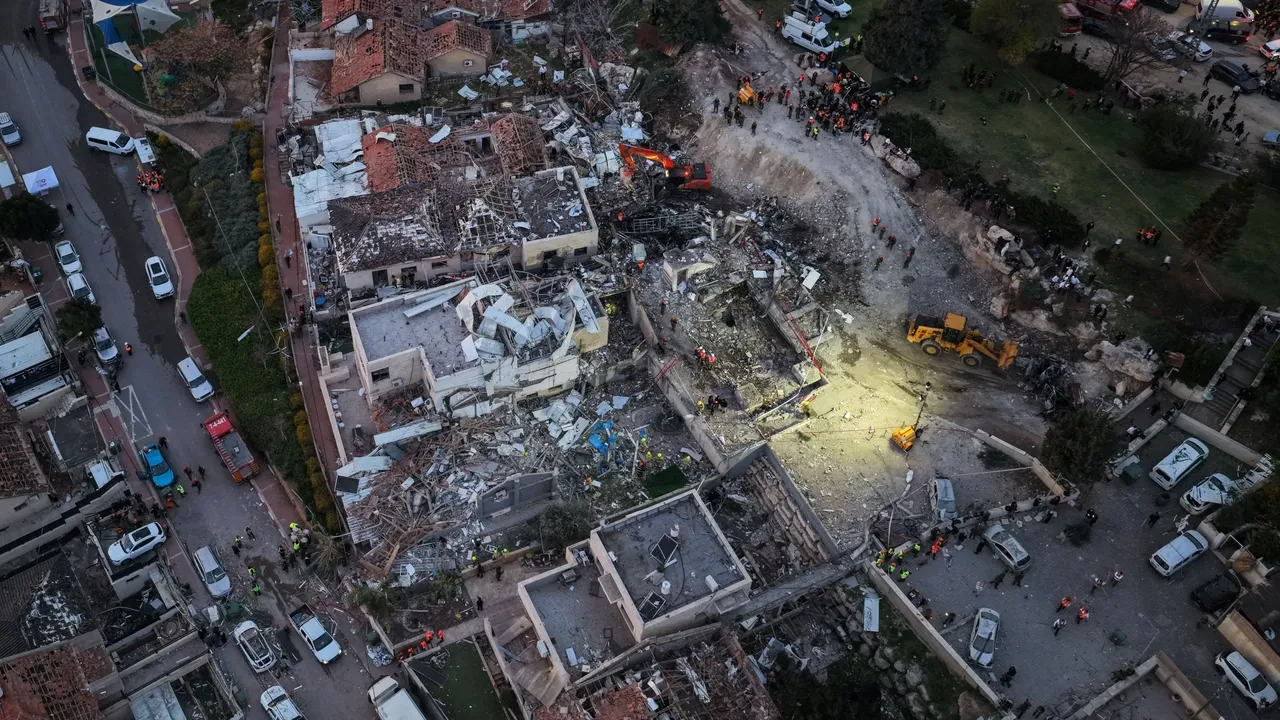 Irán ballisztikus rakétákat lőtt ki Izraelre, 21 ember életét vesztette