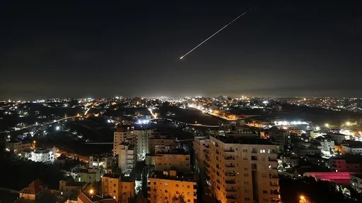 إطلاق صاروخي مكثف من إيران.. وحزب الله يعلن تنفيذ سلسلة هجمات ضد أهداف إسرائيلية