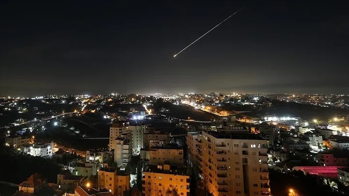 إطلاق صاروخي مكثف من إيران.. وحزب الله يعلن تنفيذ سلسلة هجمات ضد أهداف إسرائيلية