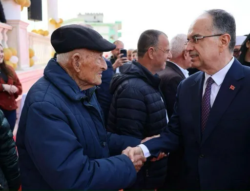 Begaj dhe Osmani urojnë Fitër Bajramin, theksojnë solidaritetin dhe vlerat njerëzore