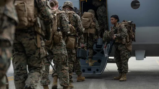 واشنطن تعتزم نشر آلاف الجنود الإضافيين في الشرق الأوسط وتدرس خيارات التصعيد ضد إيران