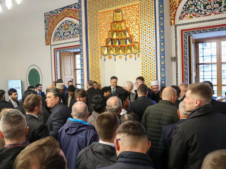 Bećirović klanjao bajram-namaz u Aladža džamiji u Foči