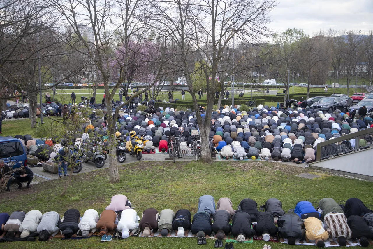 Hiljade vjernika na Bajram-namazu u Zagrebu
