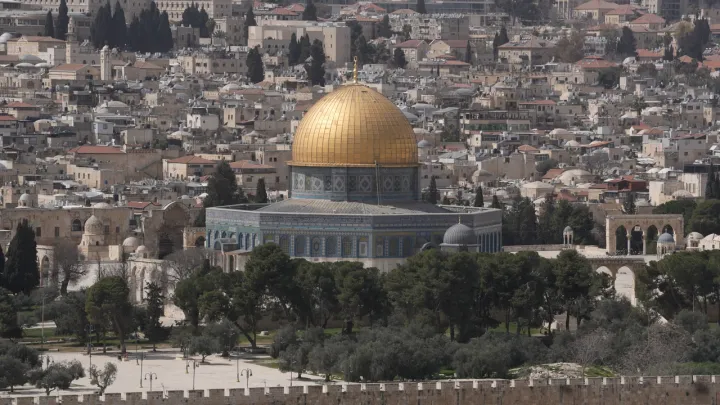 İzrail "Äl-Aqsa" mäçetendä bäyräm namazın tıydı