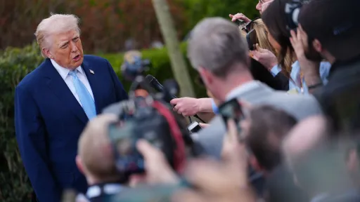 ترمب: نقترب من تحقيق أهدافنا ضد إيران ونبحث خفض العمليات العسكرية