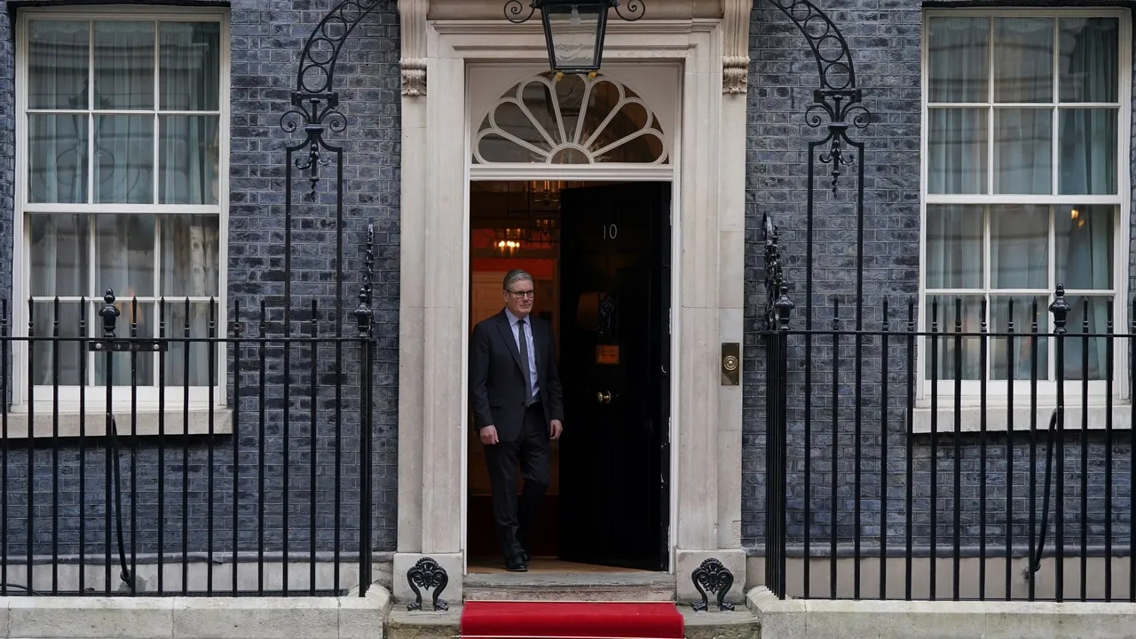 Reino Unido permite que os EUA usem bases perto de Ormuz para ataques ao Irão