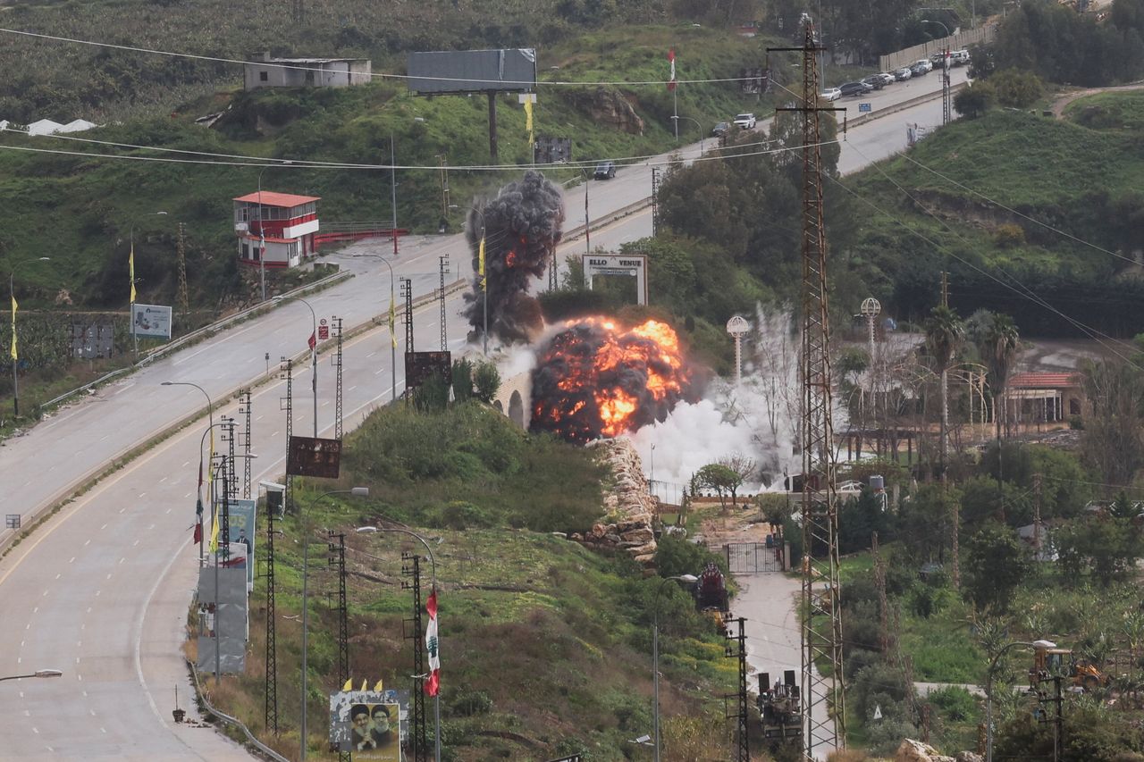 Lebanon president calls Israeli bridge strikes 'prelude to ground ...