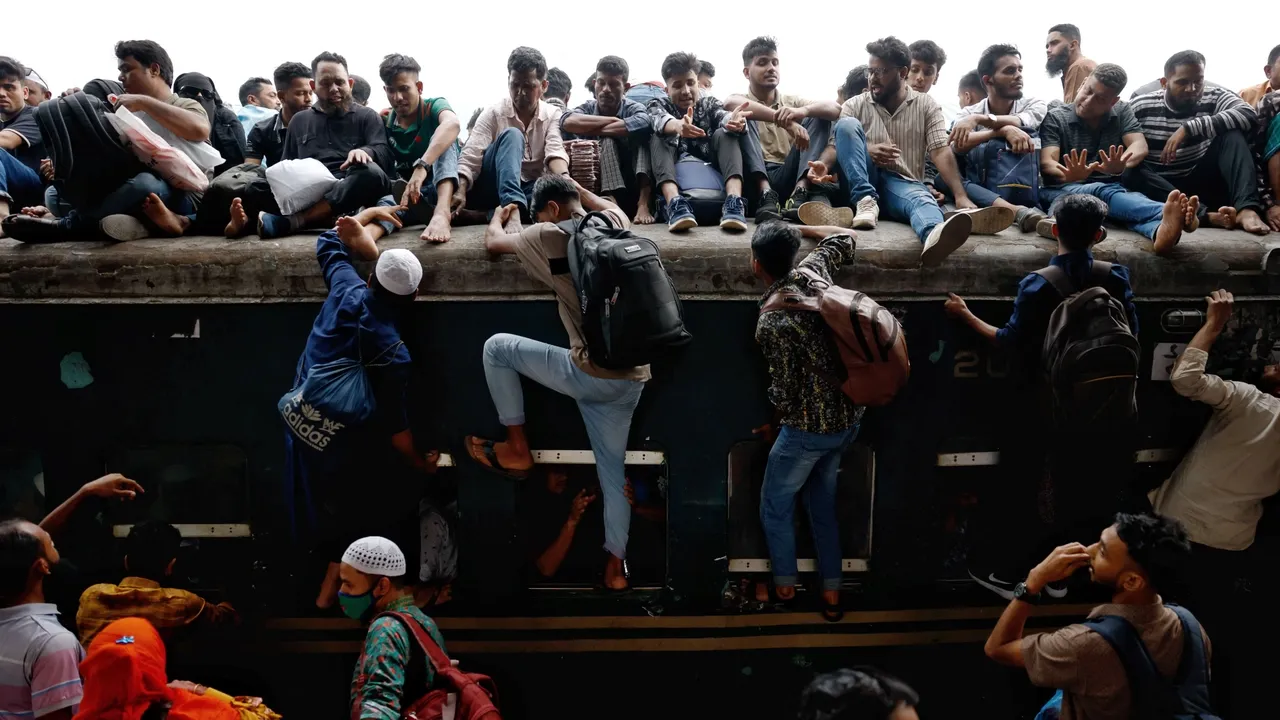 Bangladeşta avtobus poyızd belän bäreleşte