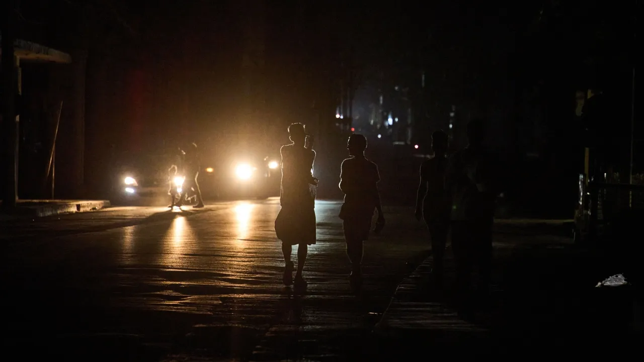 أثر في 10 ملايين مواطن.. انهيار شبكة الكهرباء بكوبا بعد ثاني انقطاع شامل خلال أسبوع