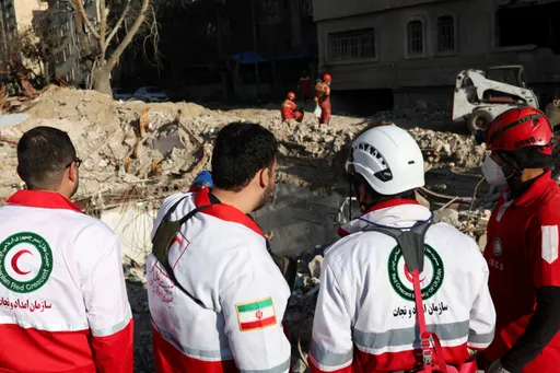 Israel meluncurkan serangan baru ke Tehran sementara Iran mengincar situs-situs di Teluk