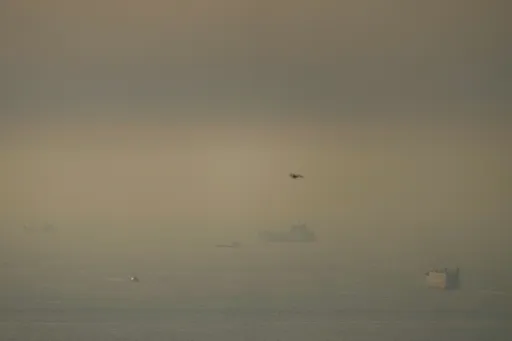 Иран предупреждава, че може да минира водите в Залива