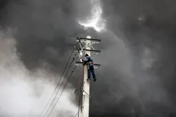 Trump telah ancam akan menghancurkan jaringan listrik Iran. Namun, para ahli mengatakan hal itu tidak mudah