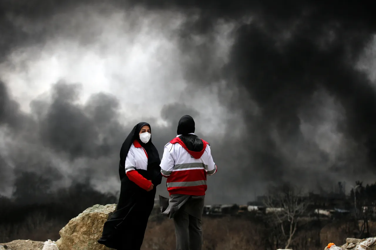 Des incendies toxiques déclenchés par des frappes israéliennes sur des dépôts pétroliers iraniens