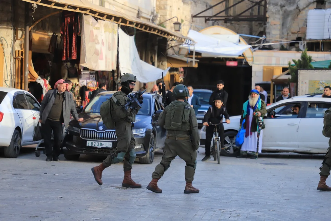 Izrael 15 palesztint vett őrizetbe Ciszjordániában, munkásokat ért támadás Jeruzsálem közelében