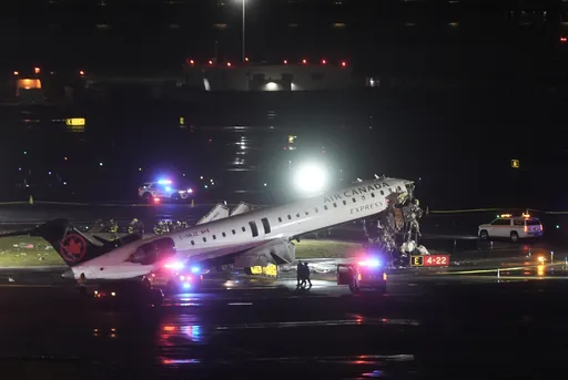 Sudar aviona s vatrogasnim vozilom u New Yorku, poginule dvije osobe, više povrijeđenih