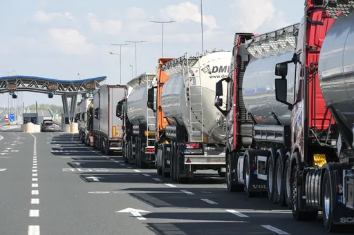 Kamioni formirali kilometarske kolone na granici BiH i Hrvatske uslijed protesta prevoznika