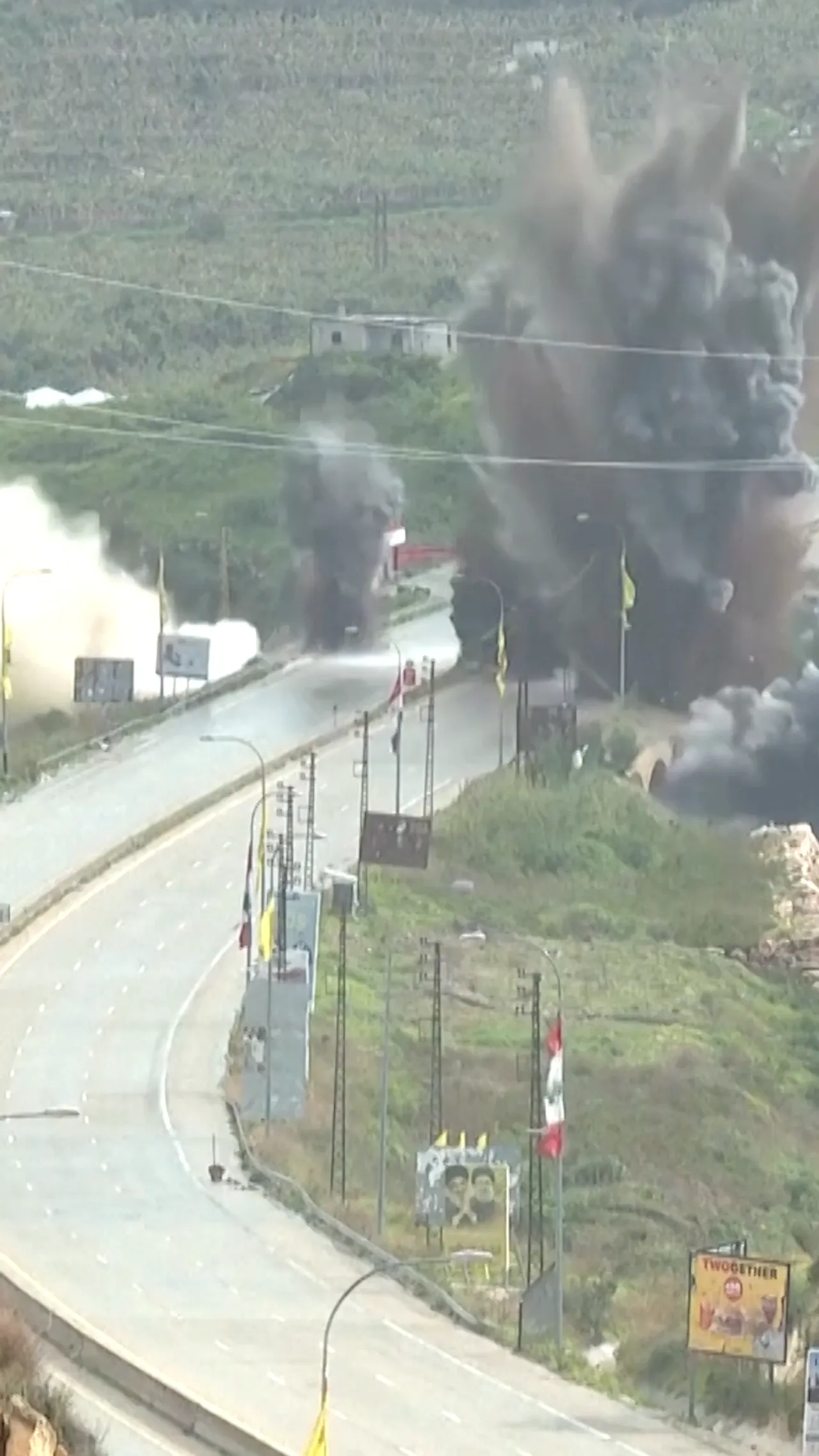 Israel menghancurkan jembatan Qasmiyeh di Lebanon selatan