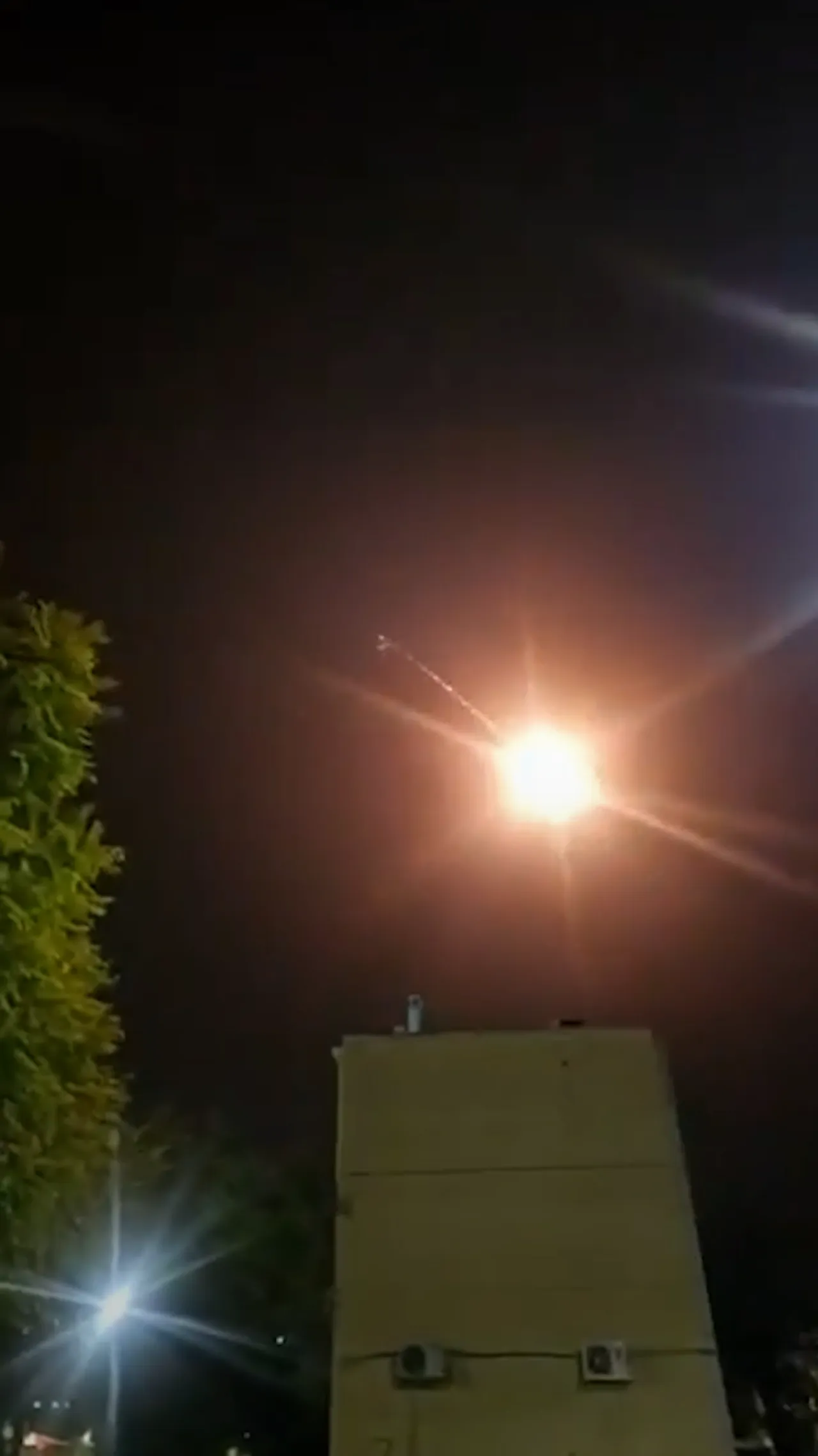 Rudal balistik Iran menyerang Dimona di Israel