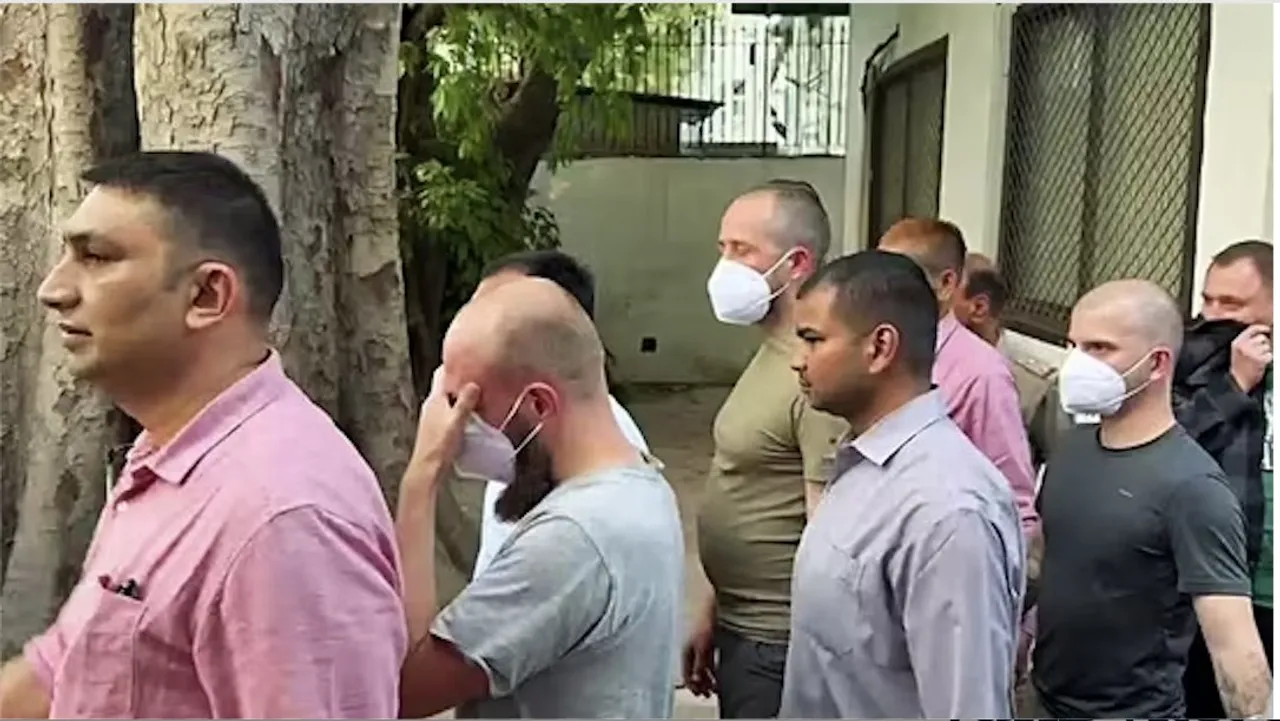 रिपोर्ट्स के मुताबिक, रूस से मिली सूचना से भारत ने यूक्रेनी नागरिकों को गिरफ्तार किया।