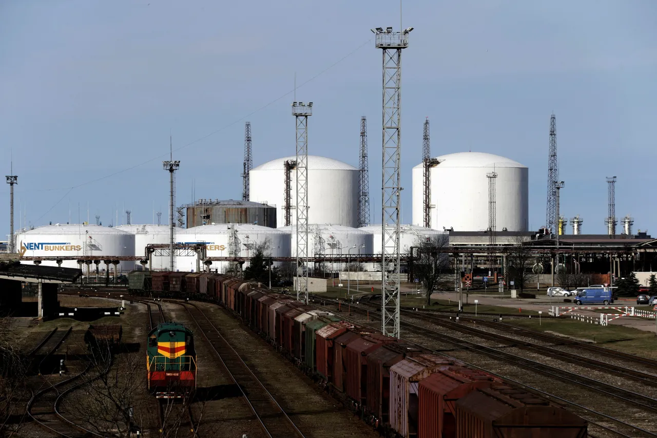 Цените на нафтата паднаа за 10% откако Трамп ги одложи нападите врз енергетскиот сектор на Иран