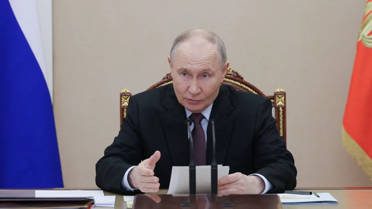 Путин намекнул нефти и газу: пора отдавать долги