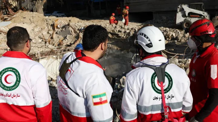 حملات پیاپی اسرائیل به تهران و پاسخ موشکی ایران به مواضعی در خلیج بازارها را دچار نوسان کرد