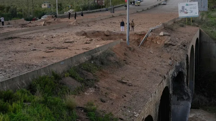 Israel vai expandir a invasão terrestre no Líbano após atacar uma ponte estratégica