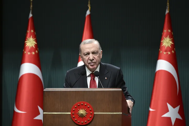 أردوغان يهنّئ المسيحيين بعيد الفصح ويدعو لجعل المناسبة فرصة للتعايش والاستقرار