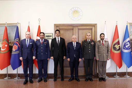 وزير الدفاع التركي يستقبل وفداً قطرياً في أنقرة