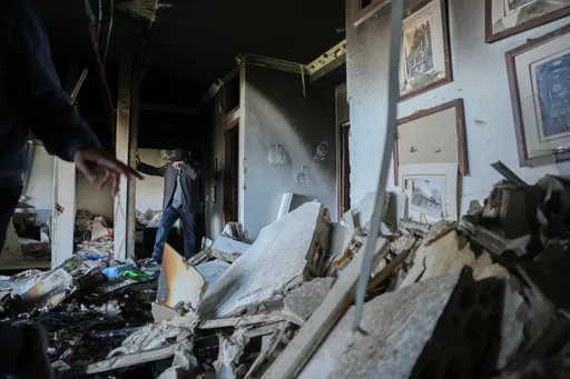 قتلى وجرحى بغارات على جبل لبنان.. وحزب الله ينفذ هجمات بصواريخ ومُسيرات على مواقع إسرائيلية