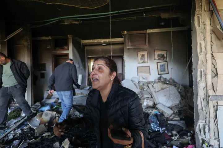 Israel controlará el sur del Líbano hasta río Litani, dice ministro, mientras expande los ataques