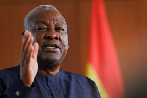 Mahama accuse les États-Unis de "normaliser" l'effacement de l'histoire des Noirs