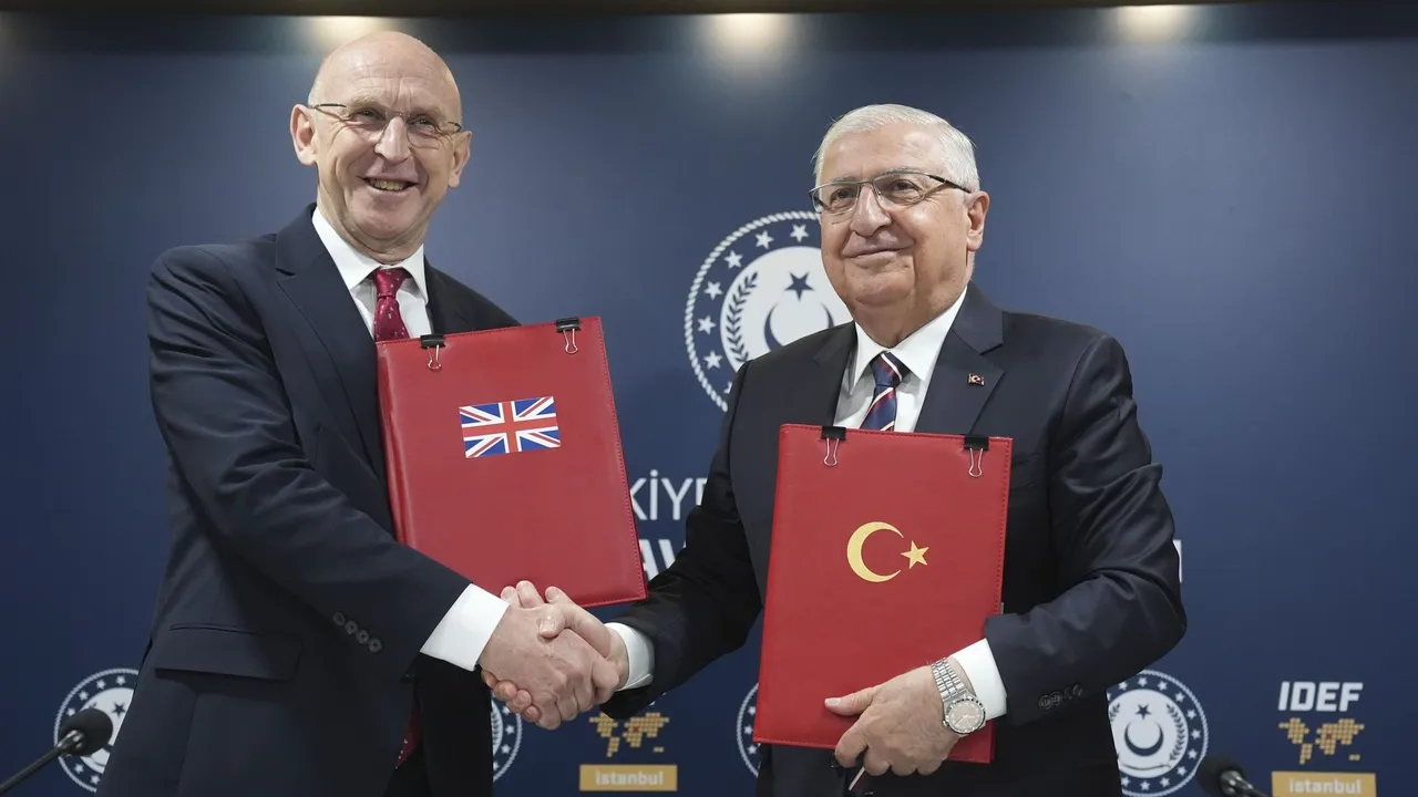 Министр Гюлер летит в Британию за истребителями