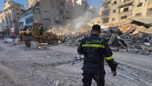 17 قتيلاً في قصف إسرائيلي على لبنان.. وجيش الاحتلال يهدد بتوسيع السيطرة حتى نهر الليطاني