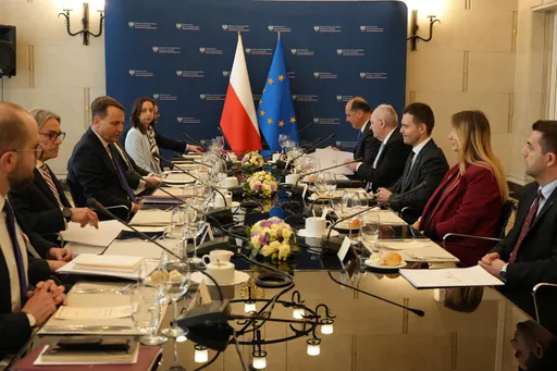 Mucunski zhvillon vizitë pune në Varshavë, thekson forcimin e bashkëpunimit me Poloninë