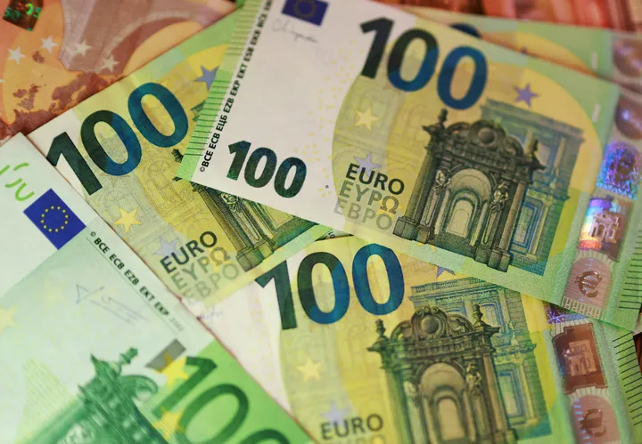 Senegal denies secretly borrowing 650m euros to avoid default