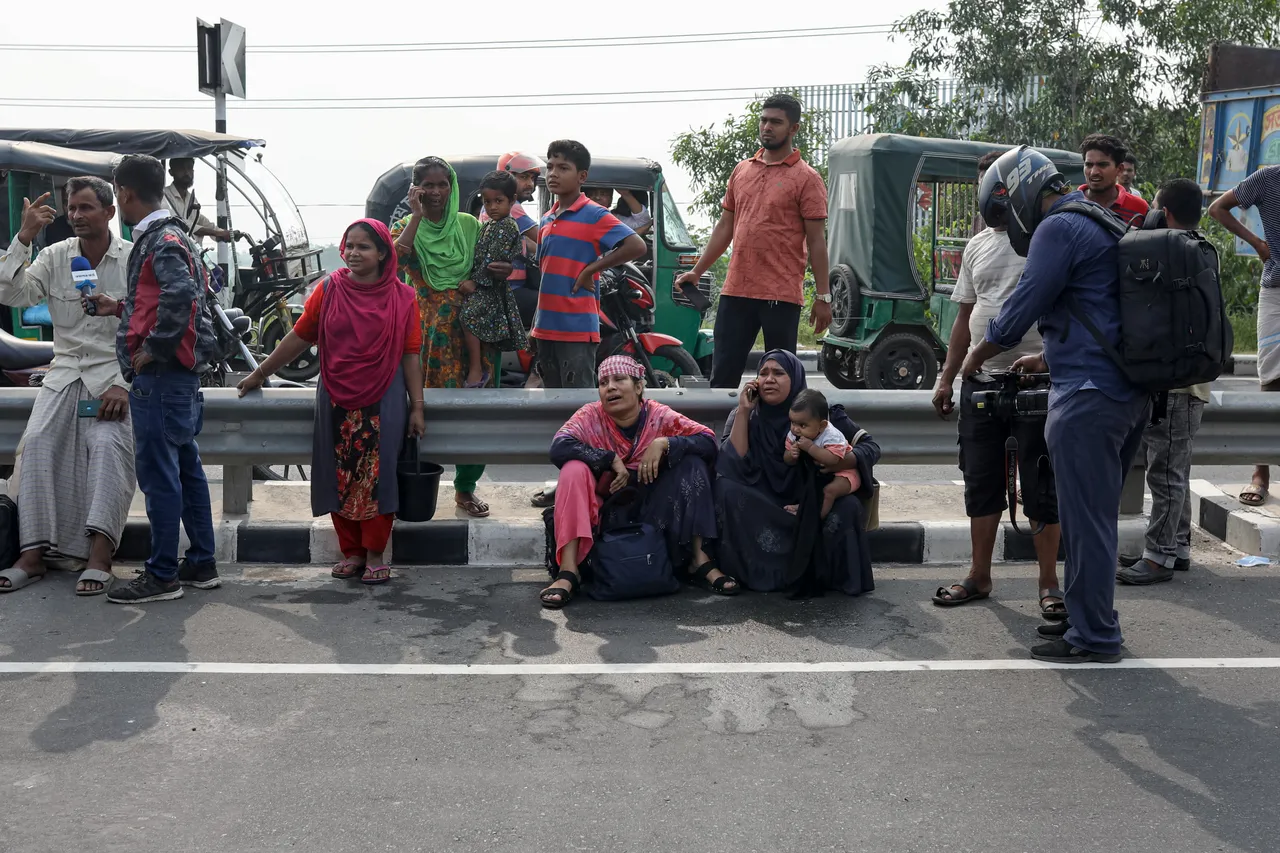 Casualties feared after bus plunges into Bangladesh's Padma River