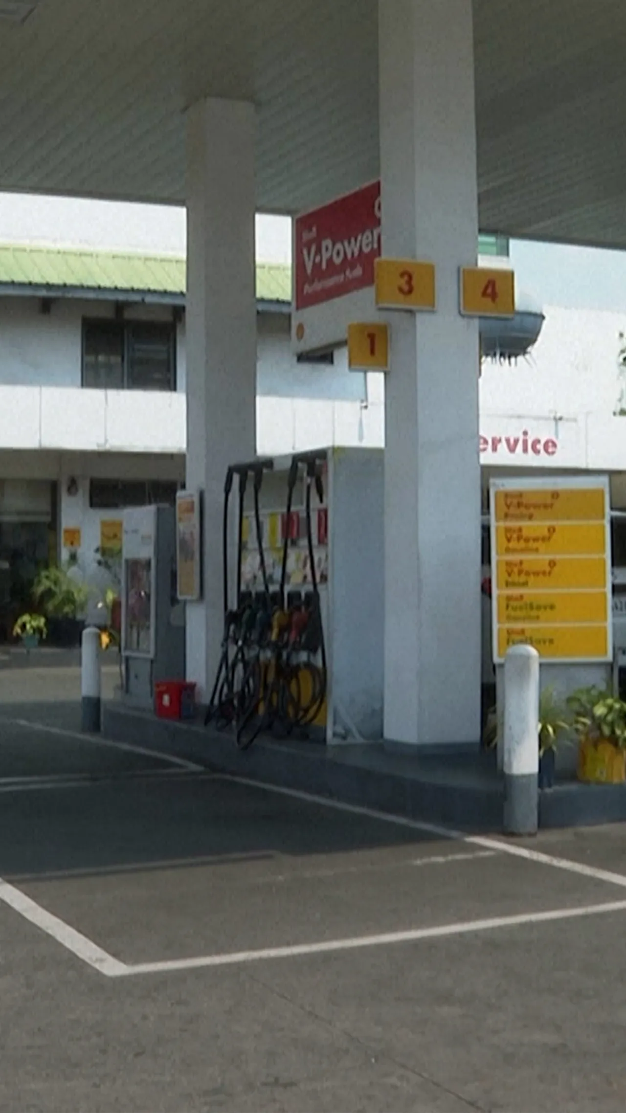 Stasiun pom bensin di Filipina kosong dan sepi usai menyatakan keadaan darurat energi