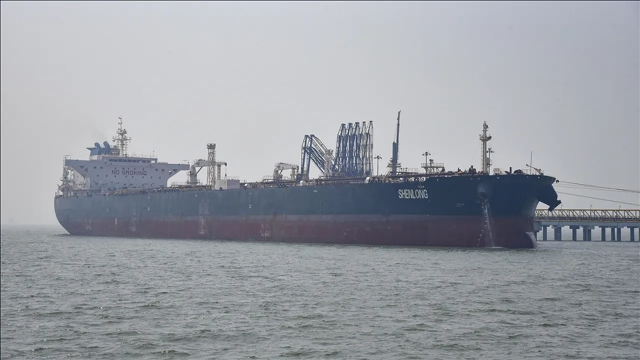 Iiraan oo oggolaatay in maraakiibta aan ku lug lahayn “gardarrada” ay ka gudbi karaan marinka Hormuz