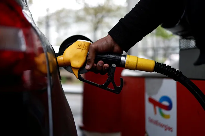 De Nederlandse regering staat onder druk om actie te ondernemen nu de brandstofprijzen sterk stijgen