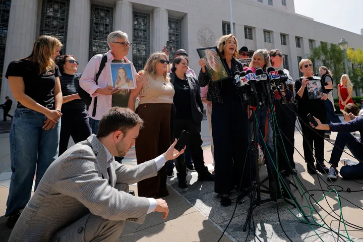 Суд во САД ги прогласи компаниите Мета и Јутјуб за одговорни за предизвикување зависност