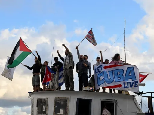 Cuba recebe carregamento de ajuda humanitária, desafiando as sanções dos EUA