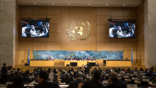 هجمات إيرانية تواصل استهداف 4 دول خليجية.. ورفض عربي وتحذير أممي يصدر من جنيف