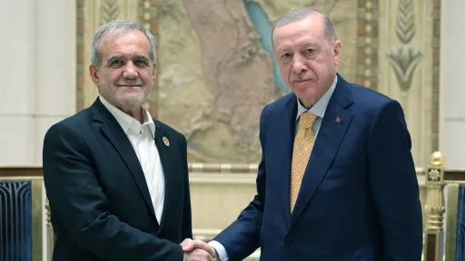 بزشكيان يشيد بموقف تركيا في إدانة الهجمات الإسرائيلية على إيران